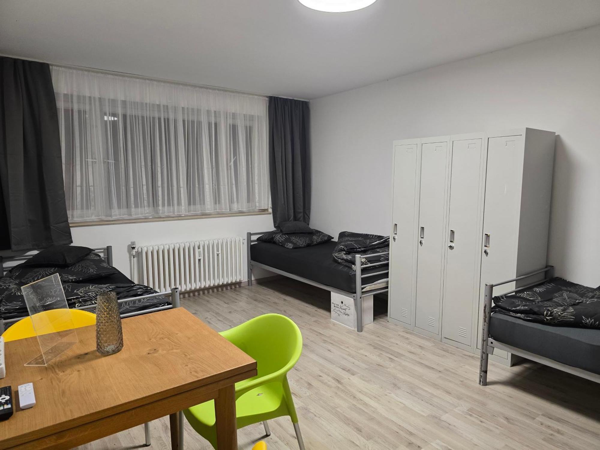 Big City Apartment Krefeld With Balcony
